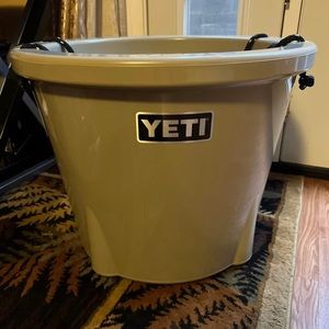 YETI TANK 45 Ice bucket tan New in box never opened